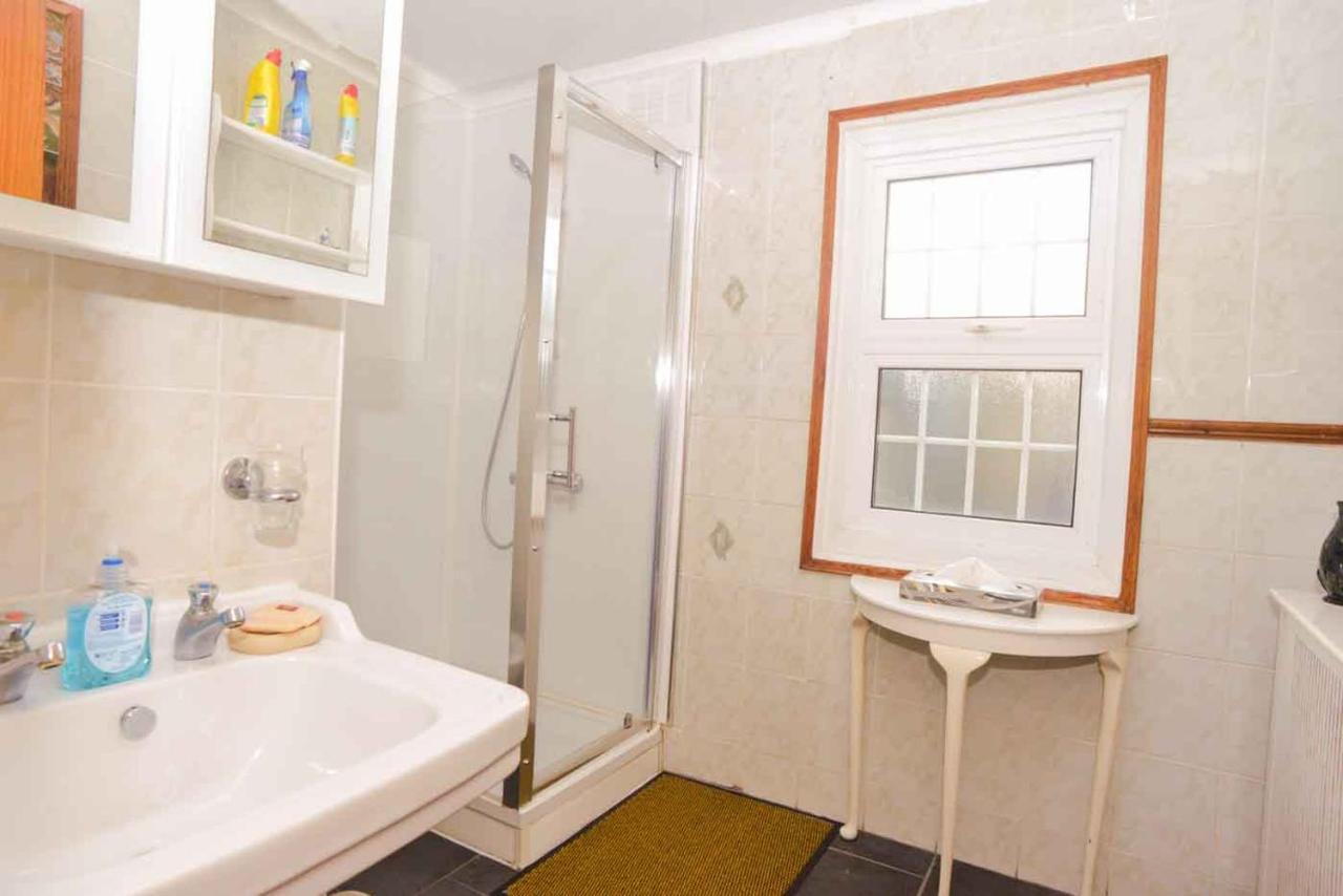 Pedro Host Family Apartment London Bagian luar foto