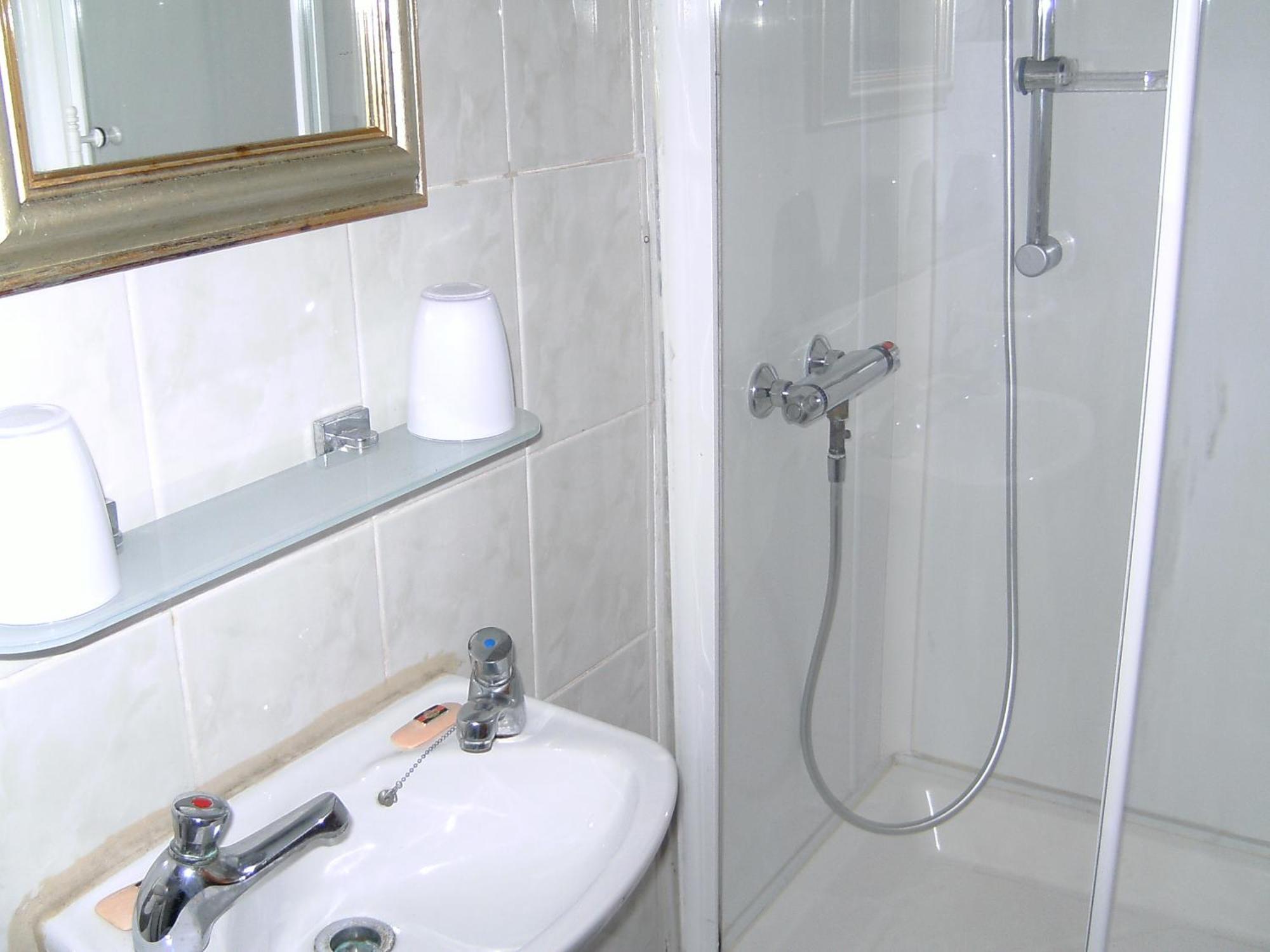 Pedro Host Family Apartment London Bagian luar foto